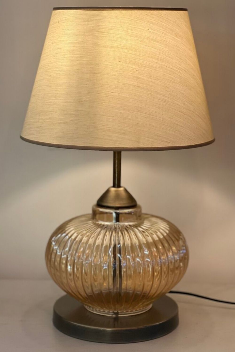 Amber Cam Gövdeli Şık Abajur