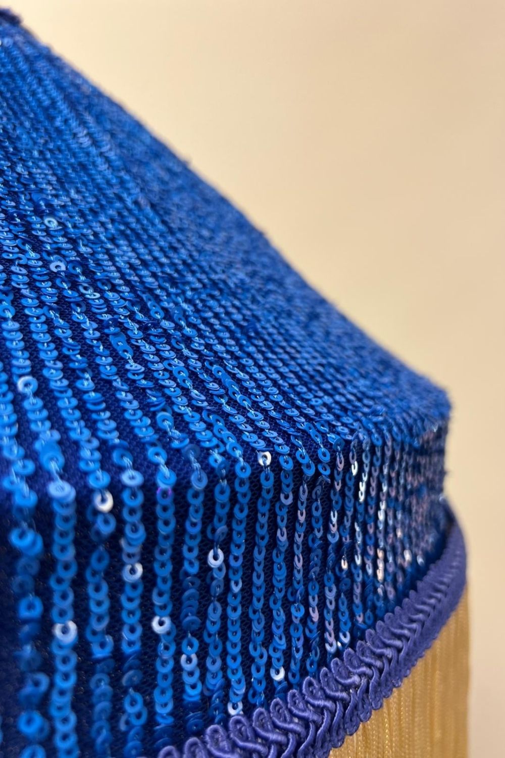 Nocta Sarkıt Avize – Lacivert & Mavi El Yapımı Kumaş ve Püskül Detaylı Avize