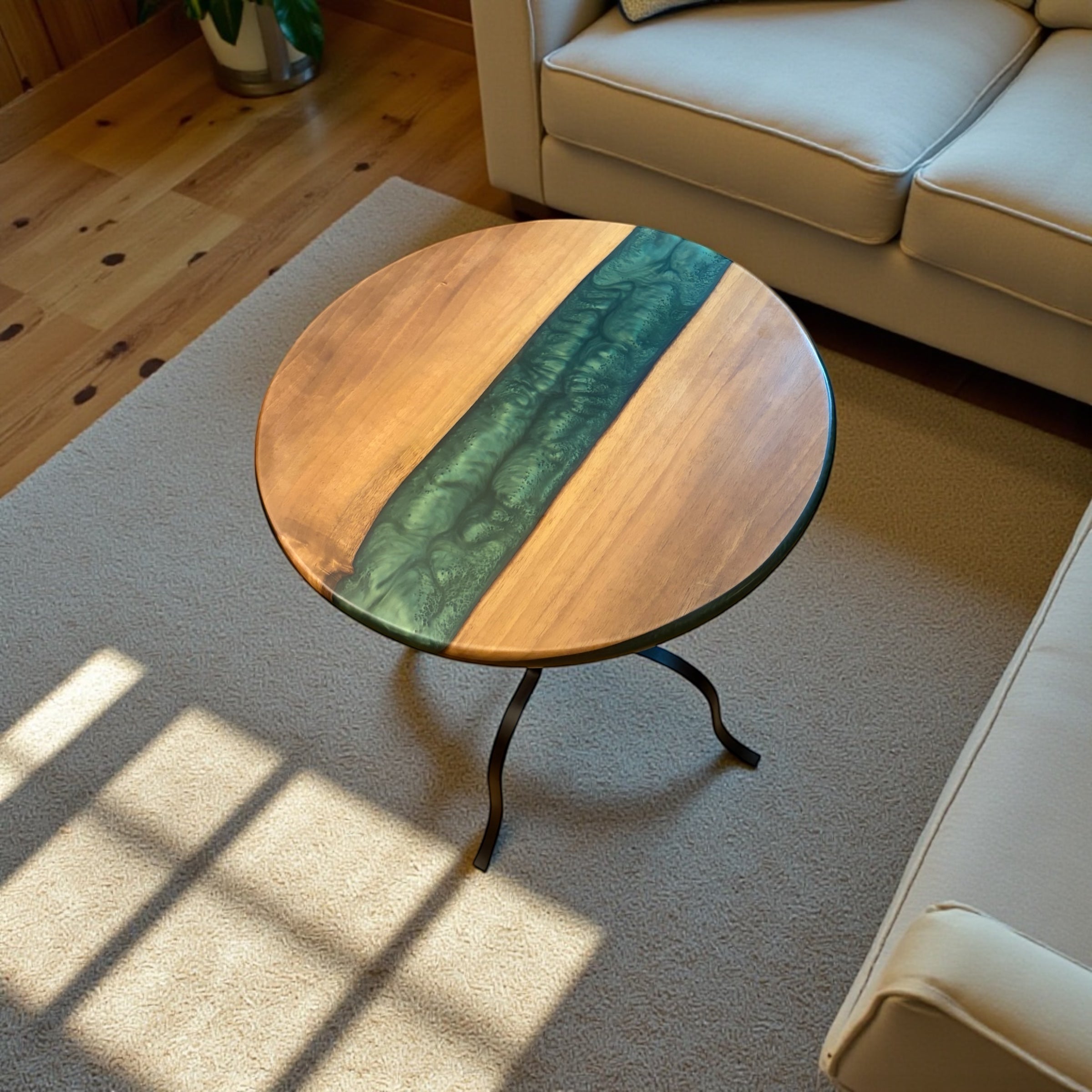 El Yapımı Epoksi & Ceviz Ağacı Yuvarlak Sehpa – Designer River Table
