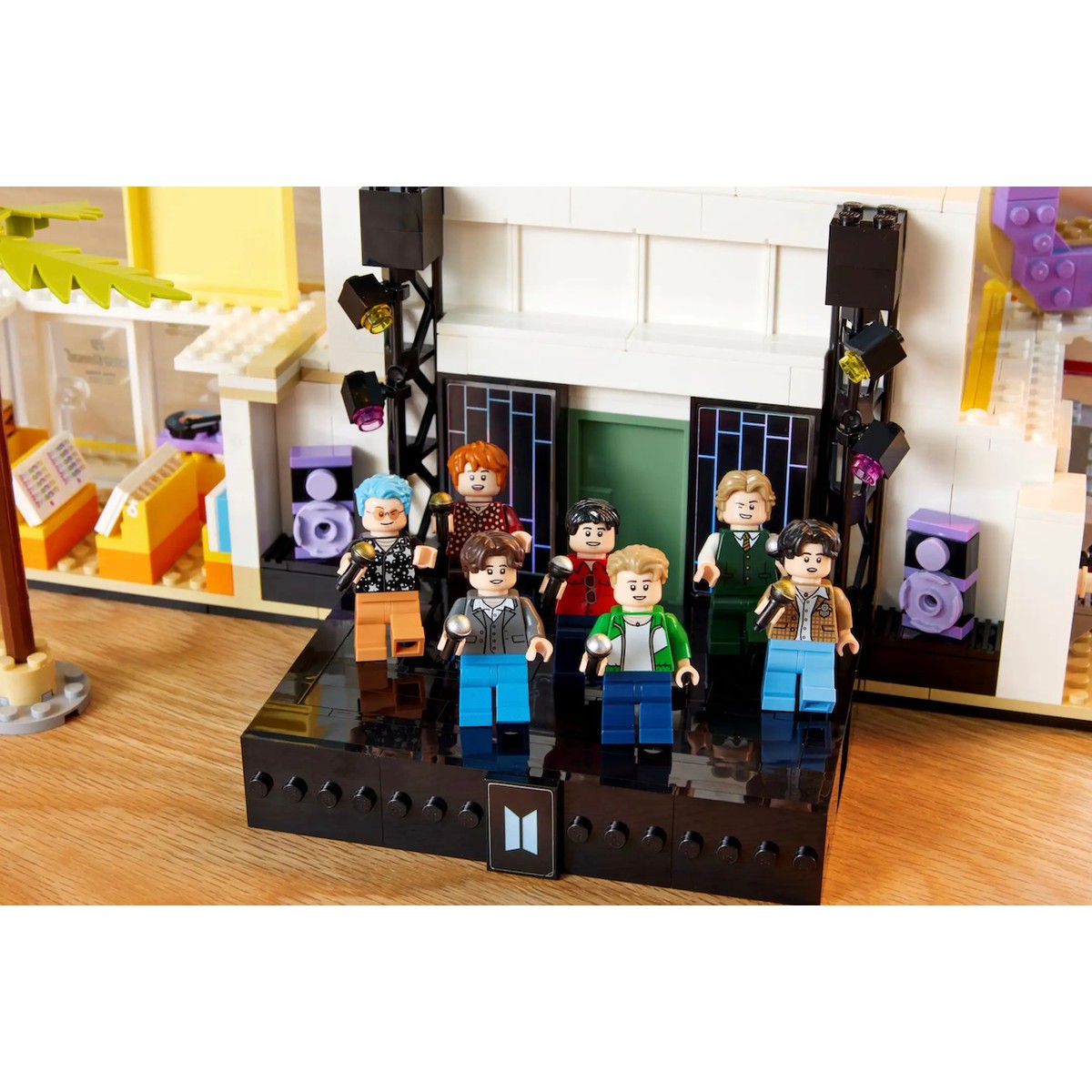 LEGO® Ideas 21339 Ideas Bts Dynamite (749 Parça)