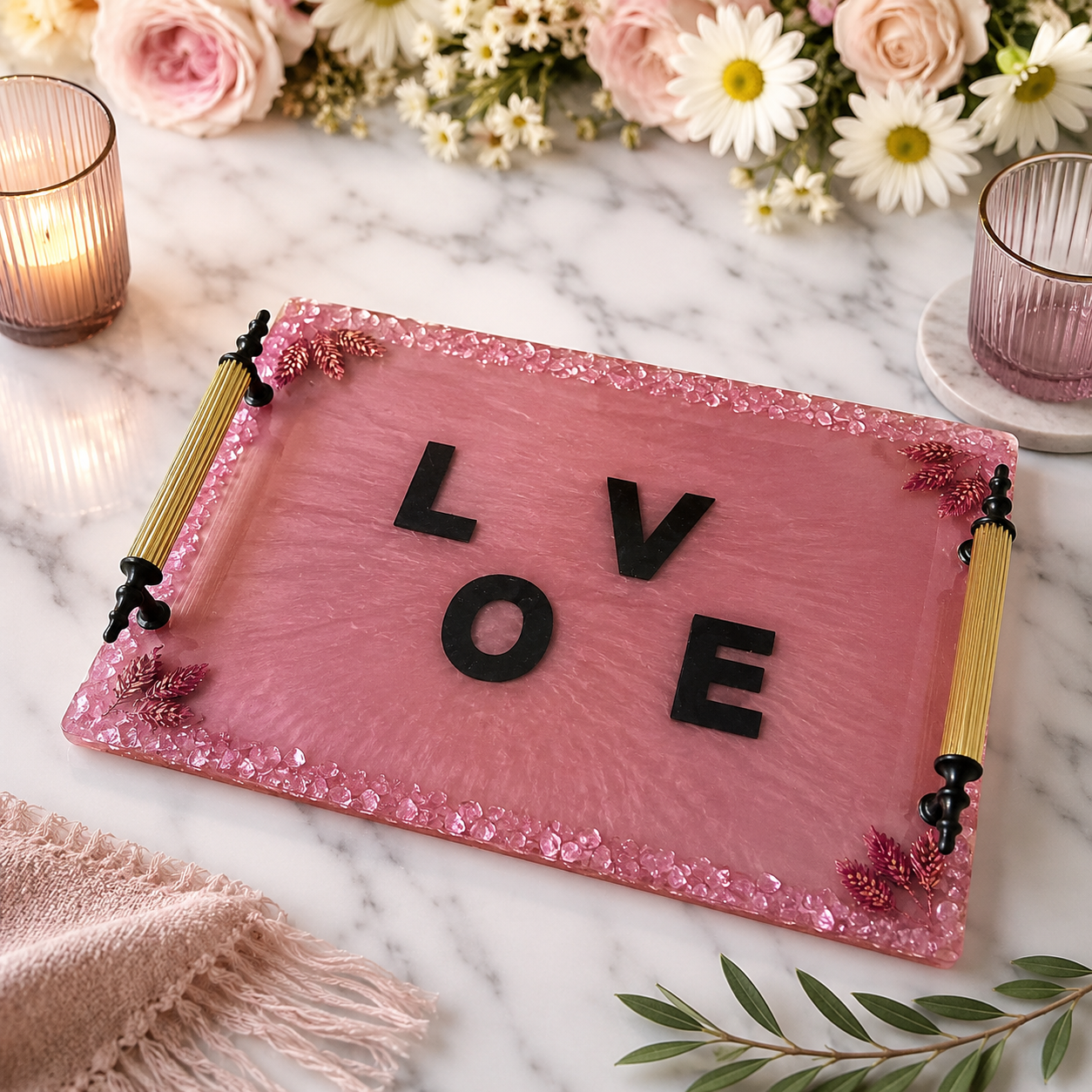 “Love” Yazılı Pembe Epoksi Sunum Tepsisi