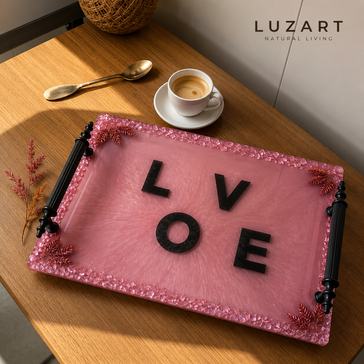 “Love” Yazılı Pembe Epoksi Sunum Tepsisi