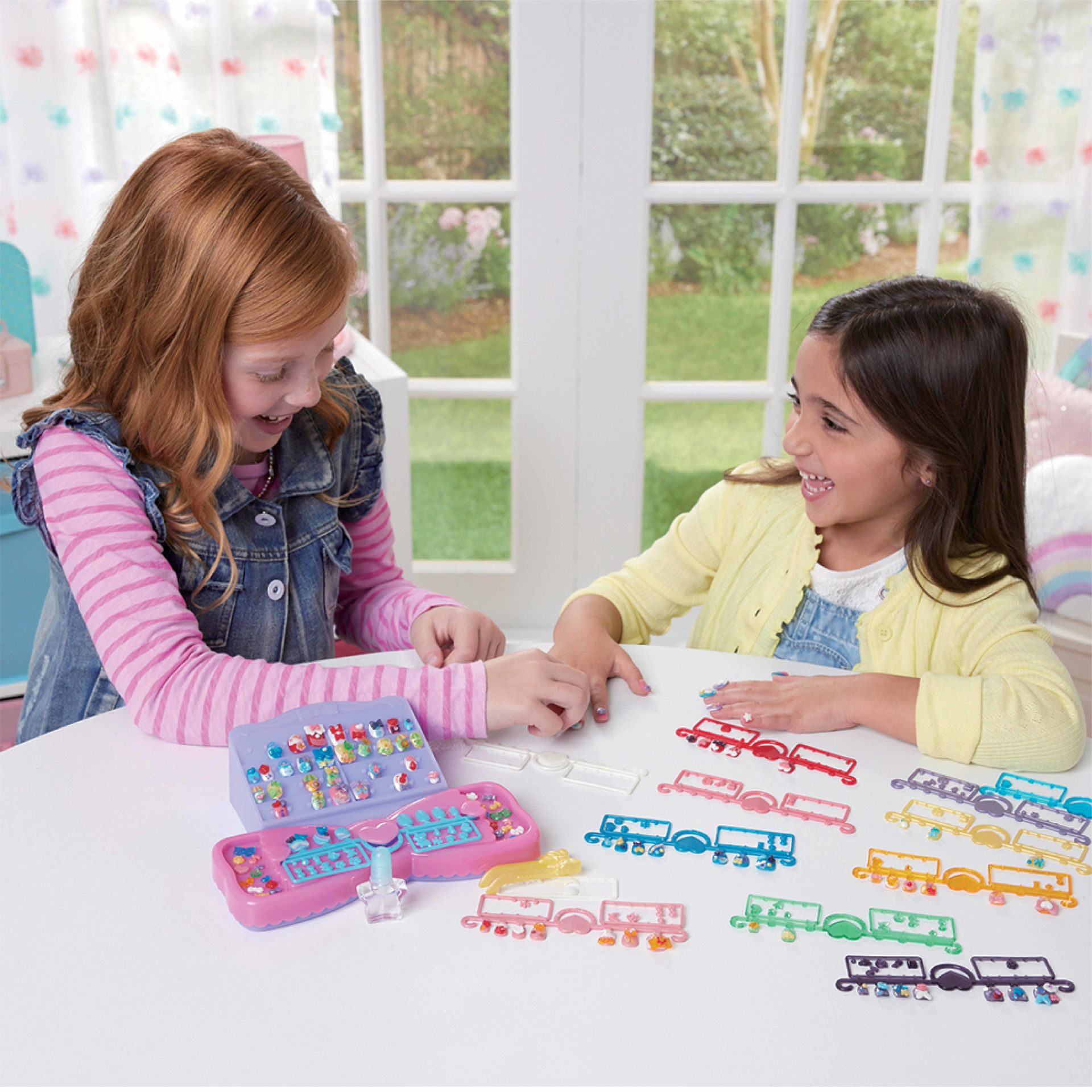 Aquabeads Tasarla ve Sergile Tırnak Atölyesi