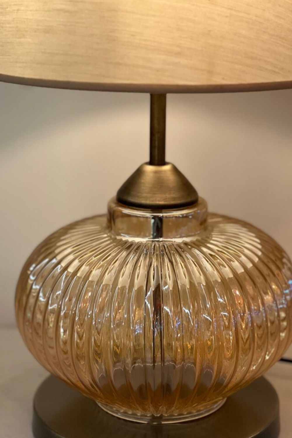 Amber Cam Gövdeli Şık Abajur