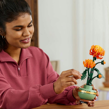LEGO® Botanicals Krizantem 10368 – Yetişkinler için Pastel Yeşil Saksı İçeren Dekoratif Çiçek Modeli Yapım Seti (278 Parça)