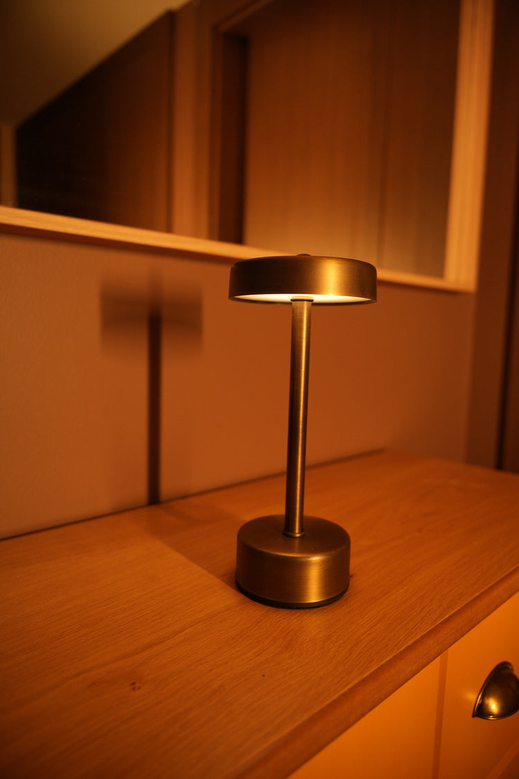 Laszlö (Manyetik Şarj Kasetli)