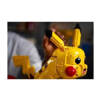 LEGO® Pokémon™ Pikachu ve Poké Topu 72152 - Yetişkinler için Duruşu Ayarlanabilir Figür İçeren Video Oyunu Modeli Yapım Seti (2050 Parça)