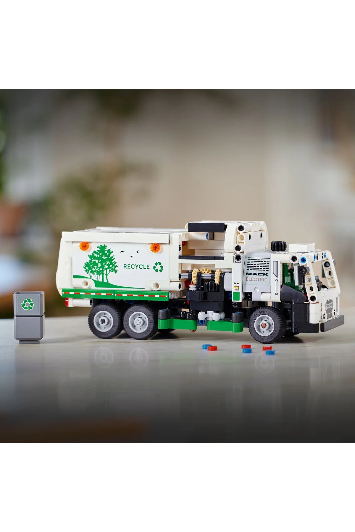 LEGO® Technic Mack® LR Electric Çöp Kamyonu 42167 - 8+ Çocuklar için Oyuncak Model Yapım Seti (503P)