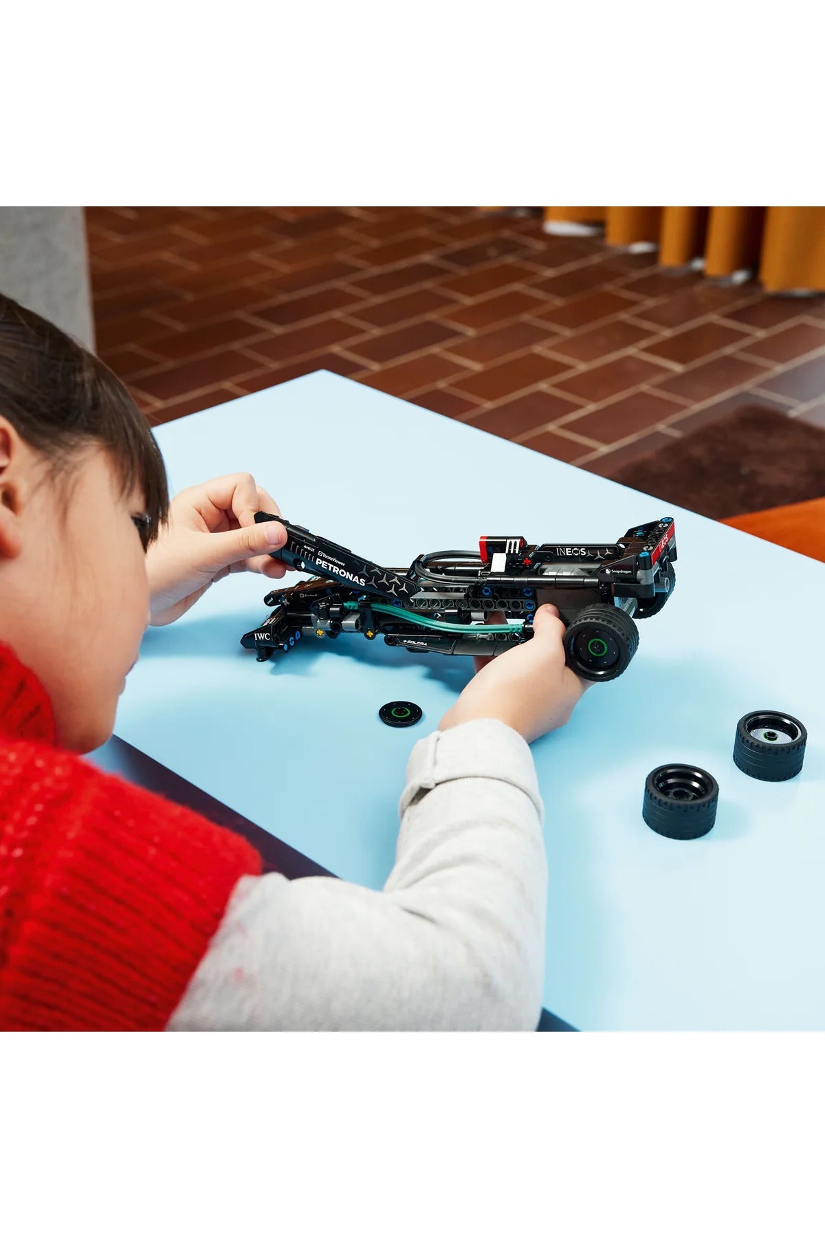 LEGO® Technic Mercedes-AMG F1 W14 EPerformancePull-Back 42165 - 7+ Araba Modeli Yapım Seti (240P)