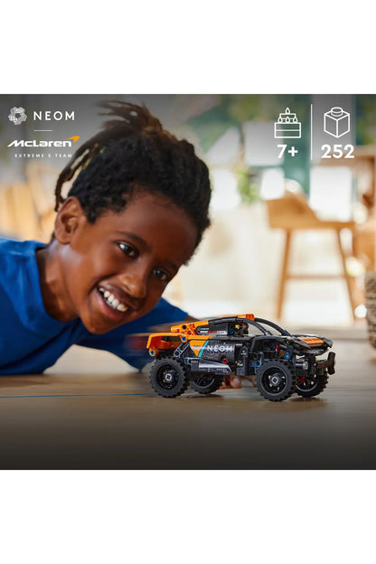 LEGO® Technic NEOM McLaren Extreme E Race Car 42166 - 7+ Çocuklar için Oyuncak Model Yapım Seti (252P)